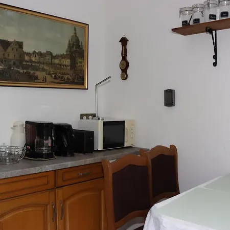 Bomberg Guest house