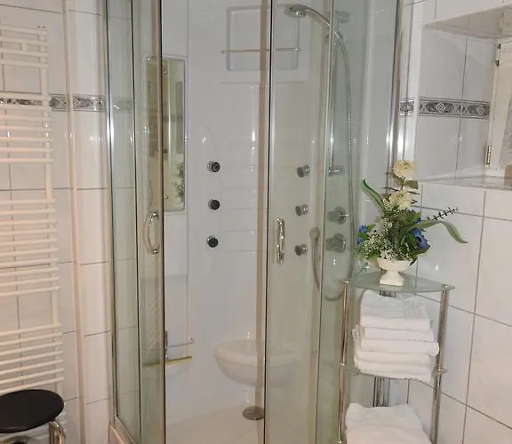 Bomberg Guest house 3*